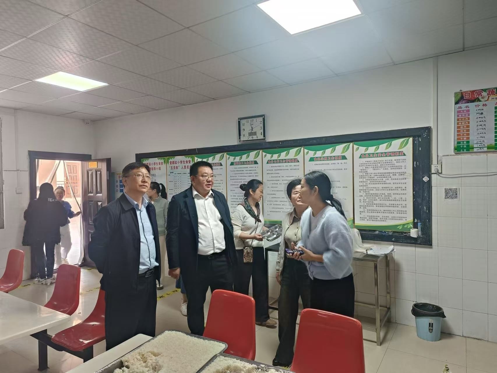 随州市“五点发力”筑牢校园食品安全防线 守护美好“食”光(图2)