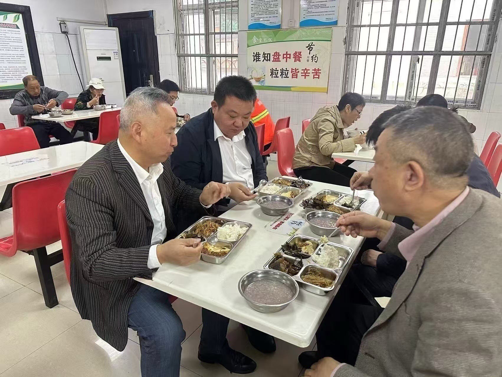 随州市“五点发力”筑牢校园食品安全防线 守护美好“食”光(图6)