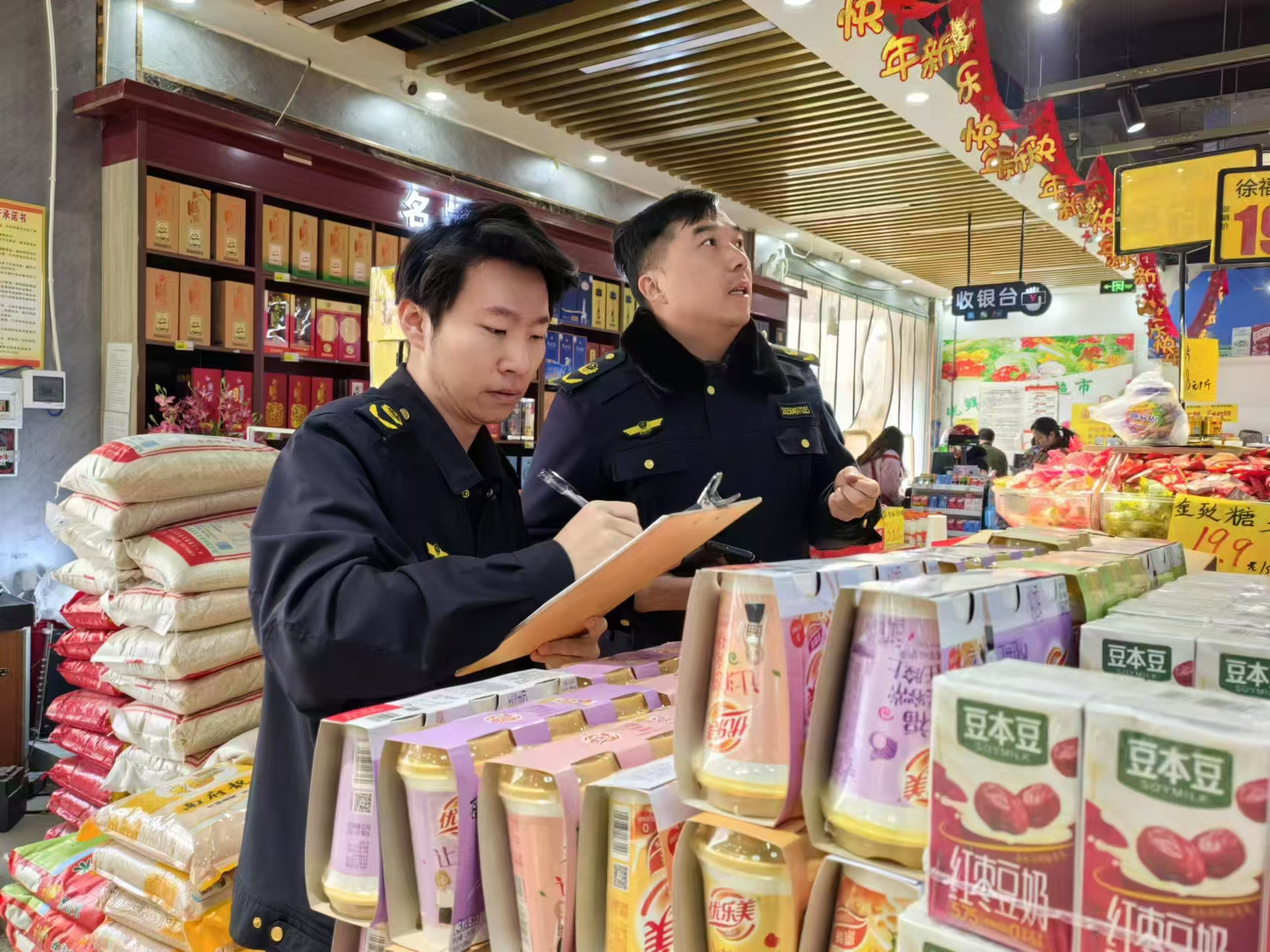 横沟市场监管所开展元旦节前食品安全专项检查(图2)