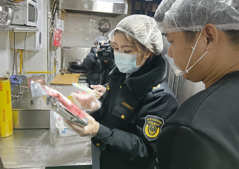 新疆巴州市场监管局全力守护“两节”“两会”食品安全(图2)