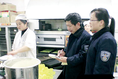 黑龙江省七台河市市场监管局茄子河分局开展校园食堂食品安全专项检查(图1)