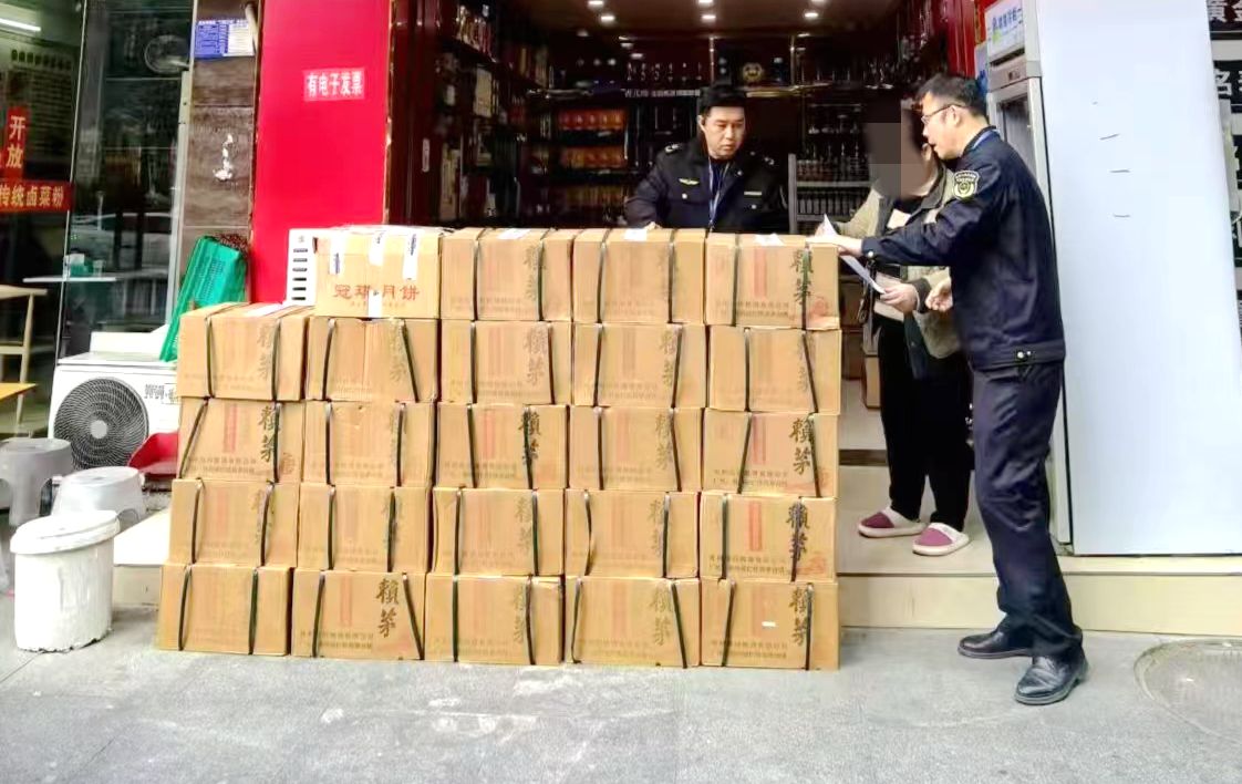 守护节日食品安全！广西来宾市市场监管局开展春节期间白酒市场专项检查(图3)