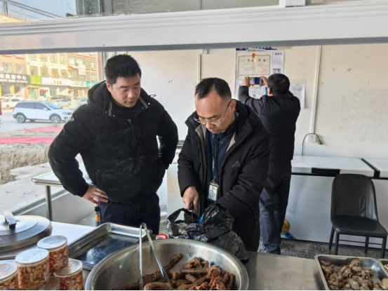 扶沟县市场监管局开展春节期间食品安全专项检查(图2)
