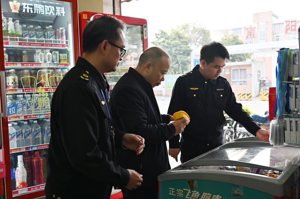 阳山县市场监管局开展春季开学校园食堂及周边食品安全检查(图2)