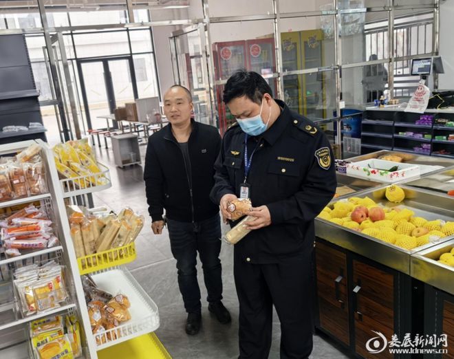 石井市场监督管理所开展校园食品安全检查(图1)
