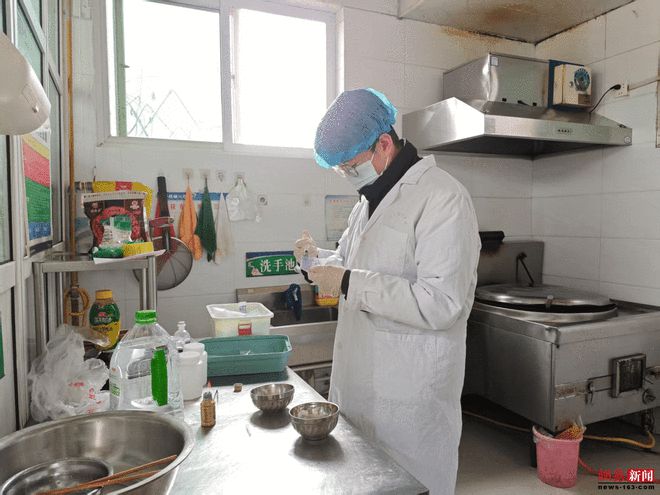西平县市场监督管理局产品质量检验检测中心开展校园食品安全“回头看”专项抽检(图1)