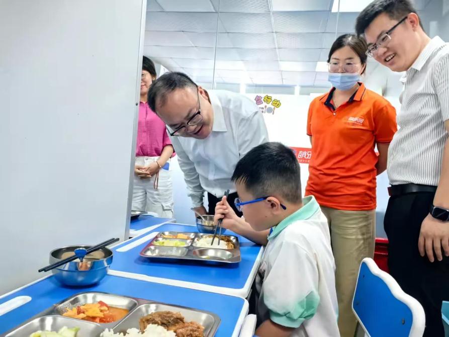 海口美兰区检查校园食品安全工作(图2)