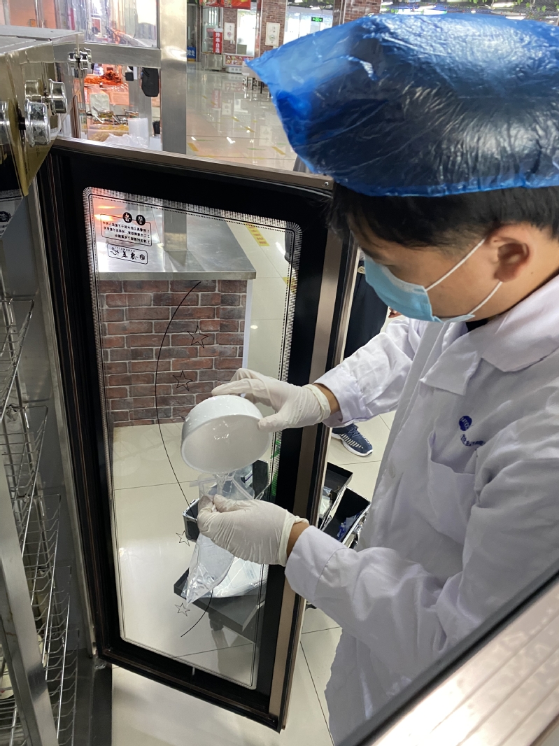 云南省禄丰市市场监管局开展节日食品安全检查(图1)