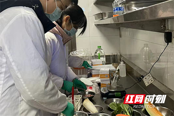 王建峰督导检查校园食品和消防安全工作(图1)