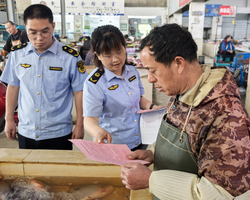 江苏省仪征市市场监管局新集分局开展水产销售食品安全检查(图1)