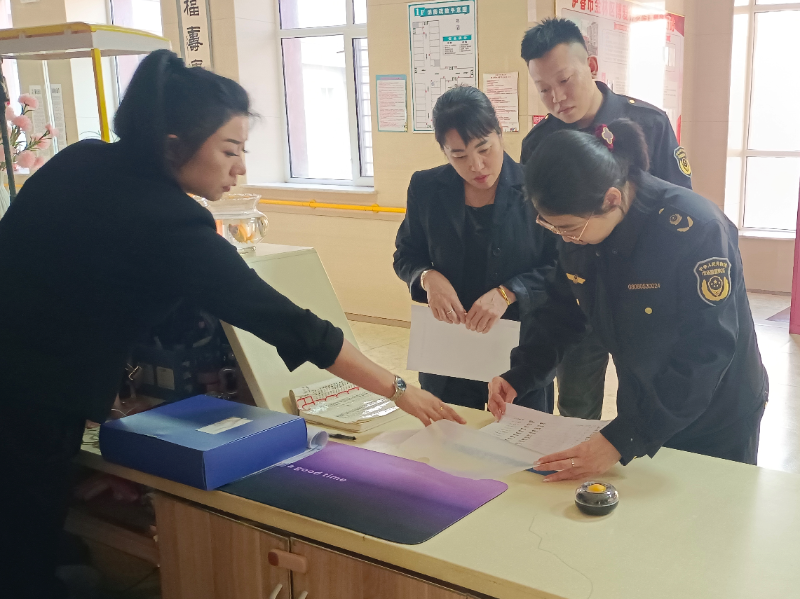 黑龙江省伊春市市场监管局金林分局开展养老机构食堂食品安全监督检查(图1)