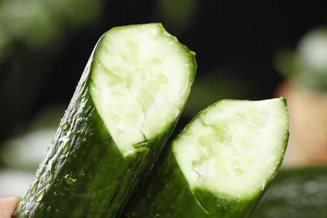 饭店黄瓜农药残留超标被罚老板称经济拮据望减免网友连发三问(图1)