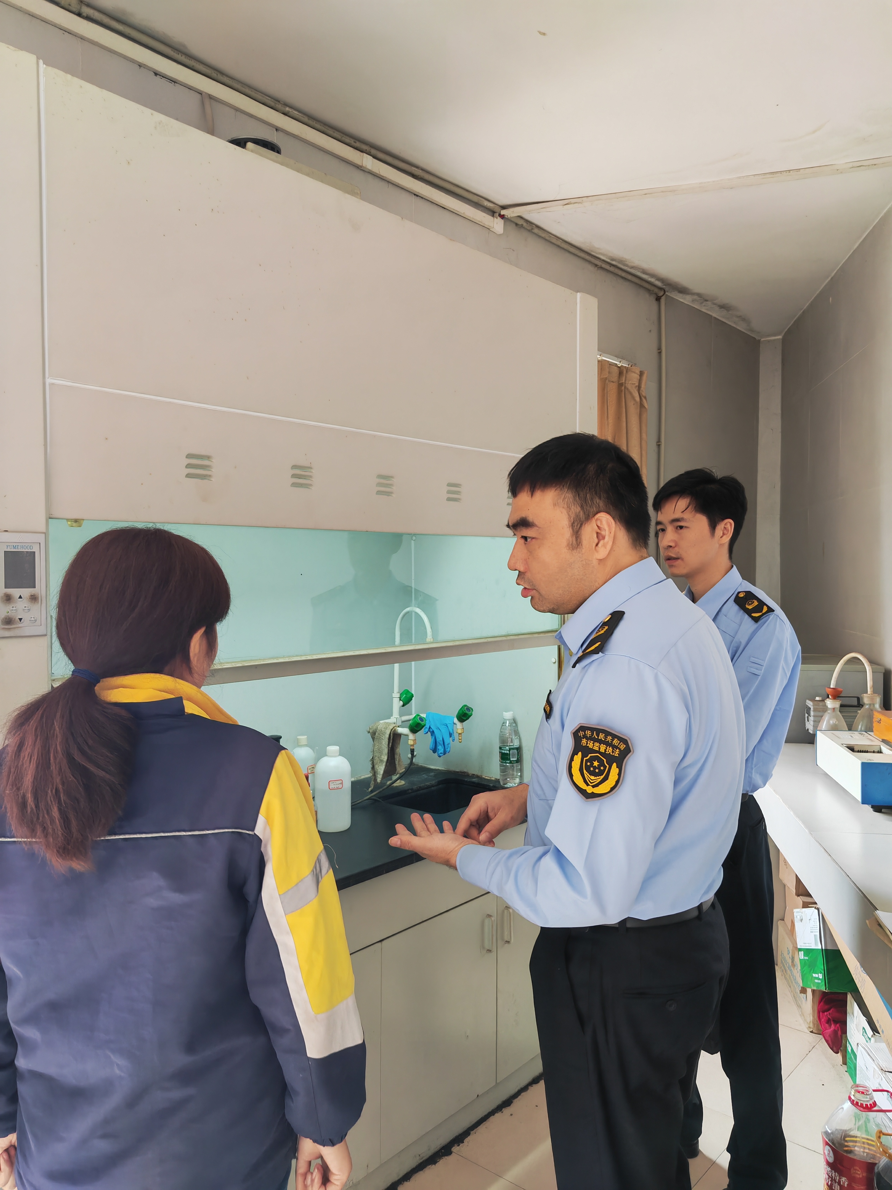 开·铁区市场监管局开展春季校园食品安全专项检查(图1)