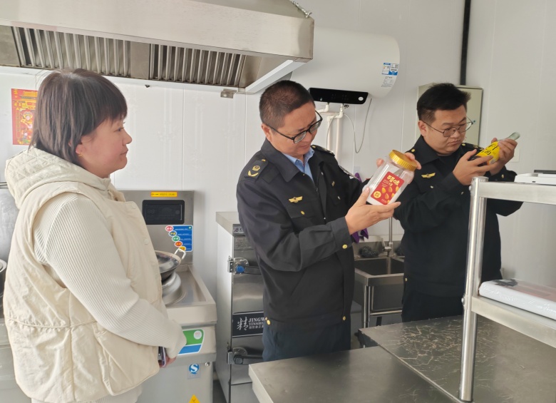 【深化“三抓三促”行动】高台县城关镇市场监管所开展养老机构和老年餐厅食品安全检查(图1)