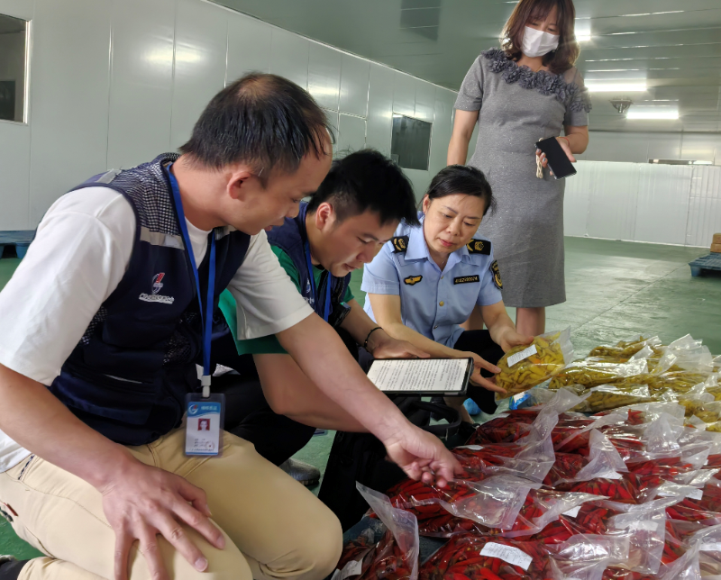 广西兴安县市场监管局开展节前食品安全专项抽检(图1)