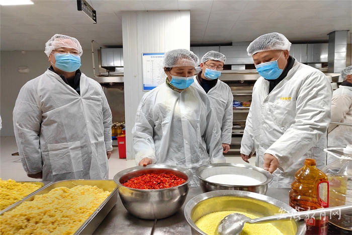 黑龙江省七台河市市场监管局新兴分局助力食品企业建立检测室 保障食品安全(图1)