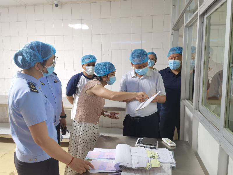 直击校园后厨！广西柳州市柳江区专项检查筑牢食品安全“防护网”(图1)