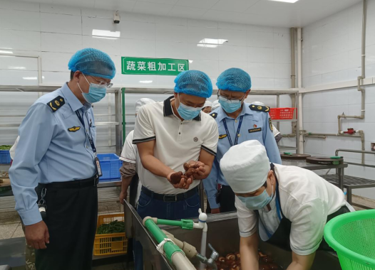 广西全州县市场监管局开展高考供餐点食品安全检查(图1)