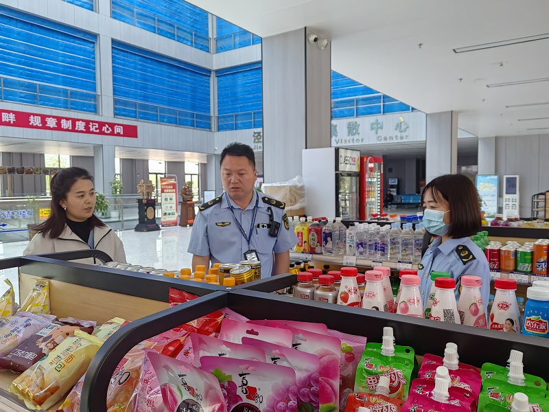 广西北海市银海区市场监管局开展校园食品安全检查(图1)