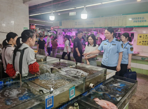 广西柳州市鱼峰区开展农贸市场食品安全检查(图1)