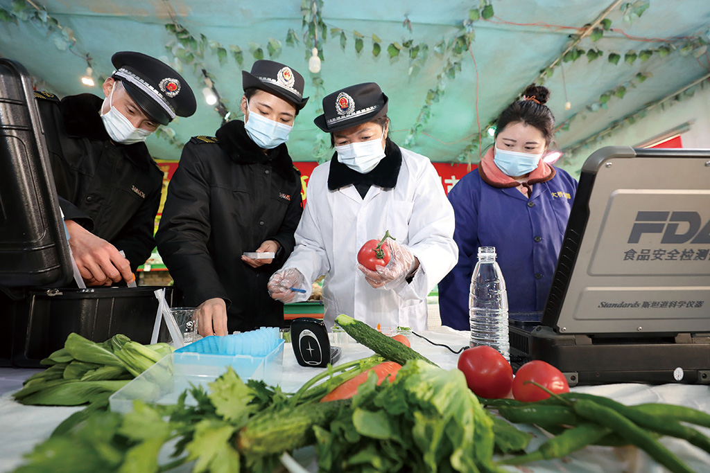 陕西省白水县市场监管局开展食品安全“你点我检 服务惠民生”进校园活动(图1)