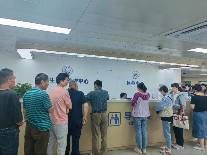 学校开展从业人员健康体检筑牢食品安全防线(图1)