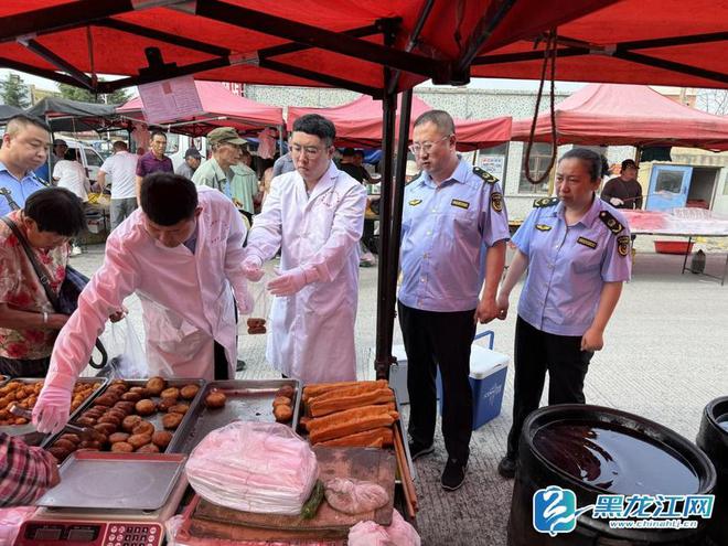 双城区市场监督管理局深入农村大集开展食品安全抽检与宣教(图2)