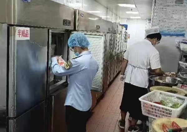 内蒙古敖汉旗市场监管局开展网络餐饮食品安全专项检查(图1)
