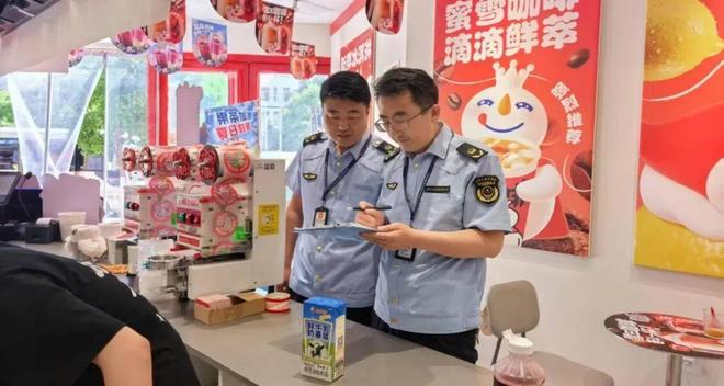 通渭县食品药品检验检测中心开展奶茶专项食品快速检测行动(图2)