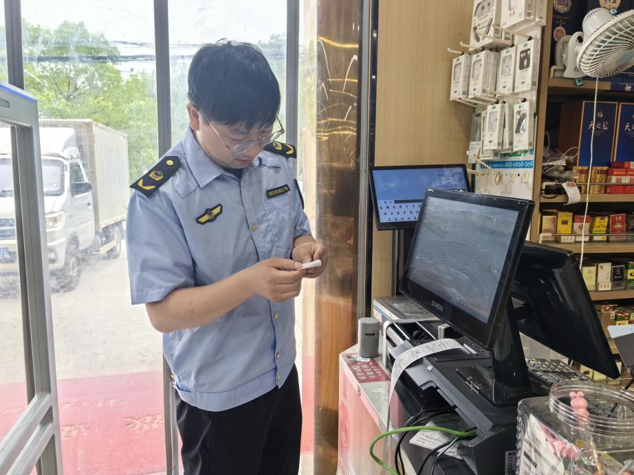 南京市六合区市场监管局龙袍分局开展面包、糕点类食品安全检查(图1)