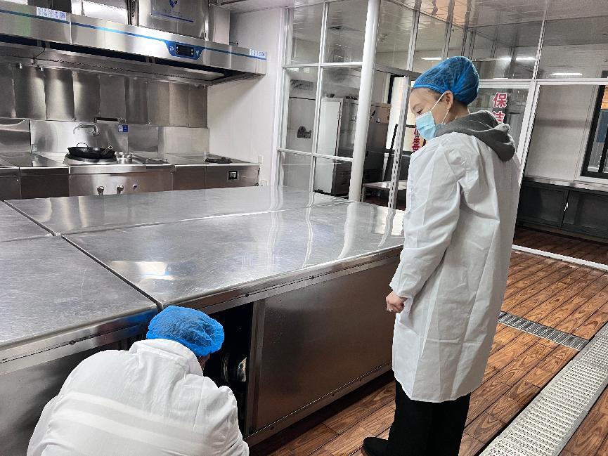 青海省海西州市场监管部门“你点我检”筑牢夜市食品安全防线(图1)