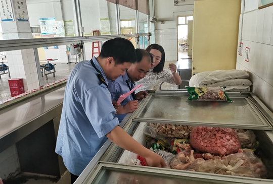 【雷霆行动】宁城县市场监管局开展养老机构食品安全专项检查(图1)
