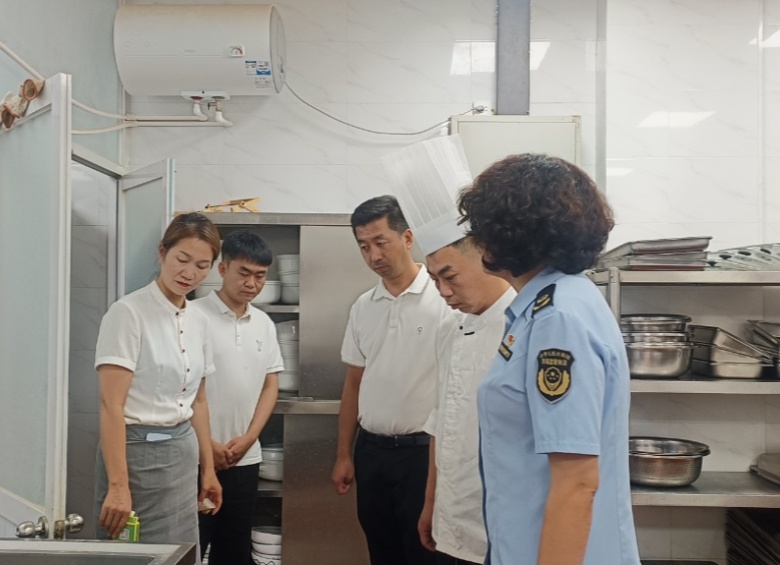 高台县巷道镇市场监管所开展企业单位食堂食品安全专项检查(图1)