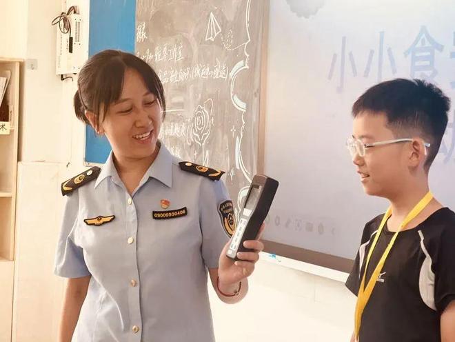 “你点我检”走进“暑托班”这群“老师们”带着“检测仪”来上课(图4)