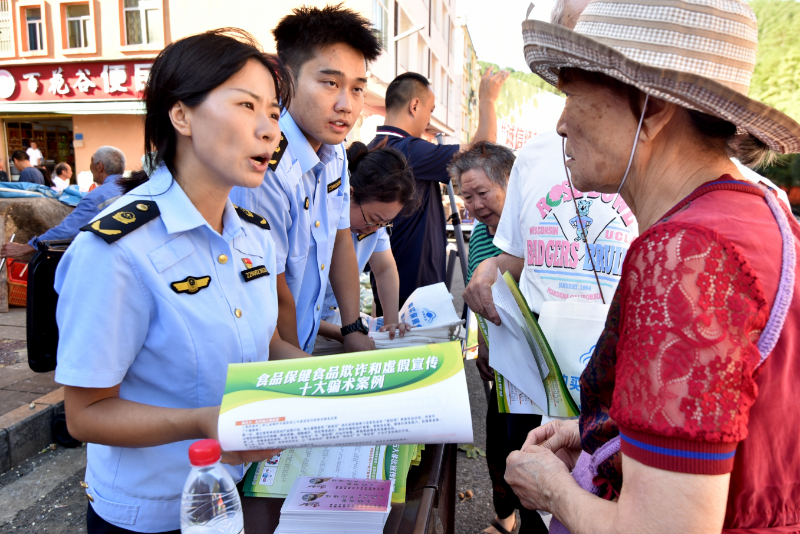 重庆市涪陵区市场监管局“你点我检”食品快检进景区(图2)