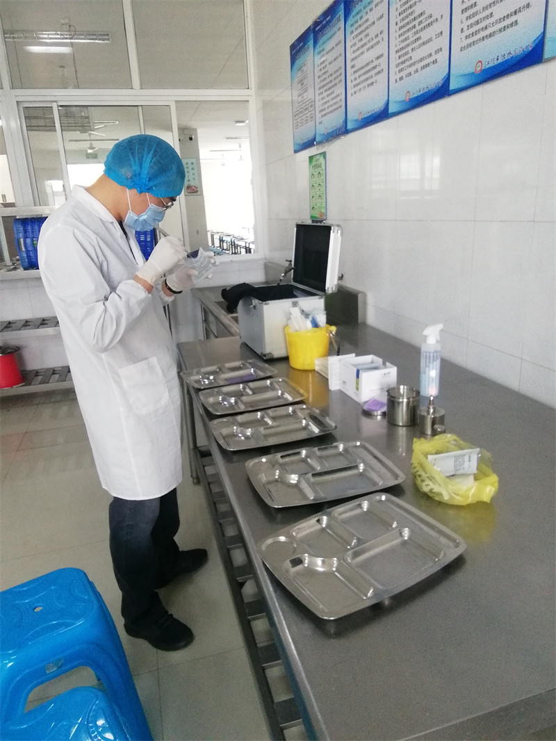 把好养老食堂“安全关” 筑牢银发“食安防护线”(图1)